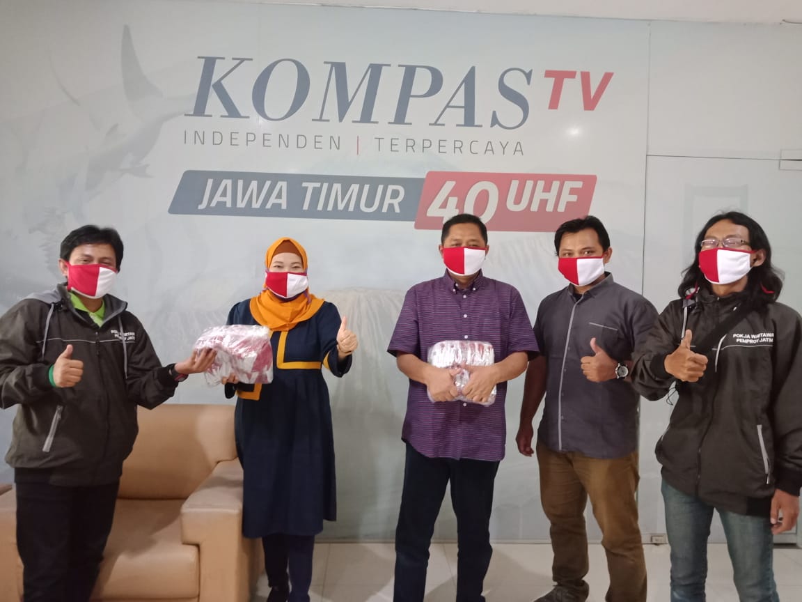 
				Pokja Wartawan Pemprov Jatim Sebar Bantuan Masker Ke Kantor-Kantor Media		