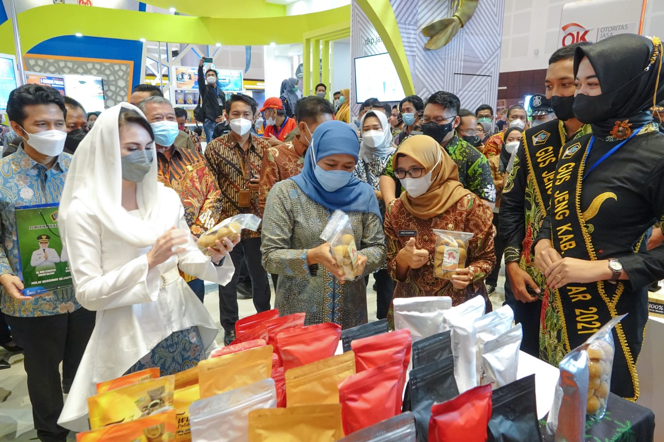 Thumbnail
				Jatim Fair Hybrid 2021 Dibuka, Pengunjung Wajib Protkes		 
				Jatim Fair Hybrid 2021 Dibuka, Pengunjung Wajib Protkes