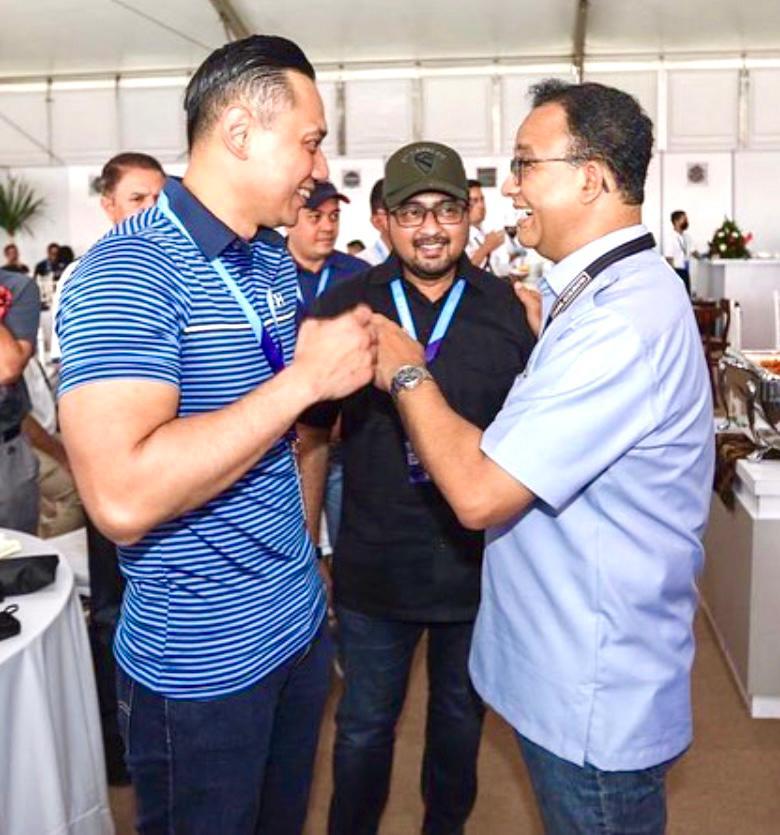 
				Anies - AHY Pamer Keakraban Di Arena Sirkuit Formula E		