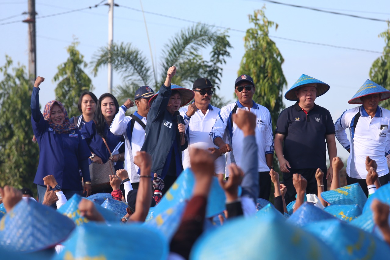 
				KenduriBahari, Nasdem Jatim Tanam Ribuan Mangrove Di Banyuwangi		