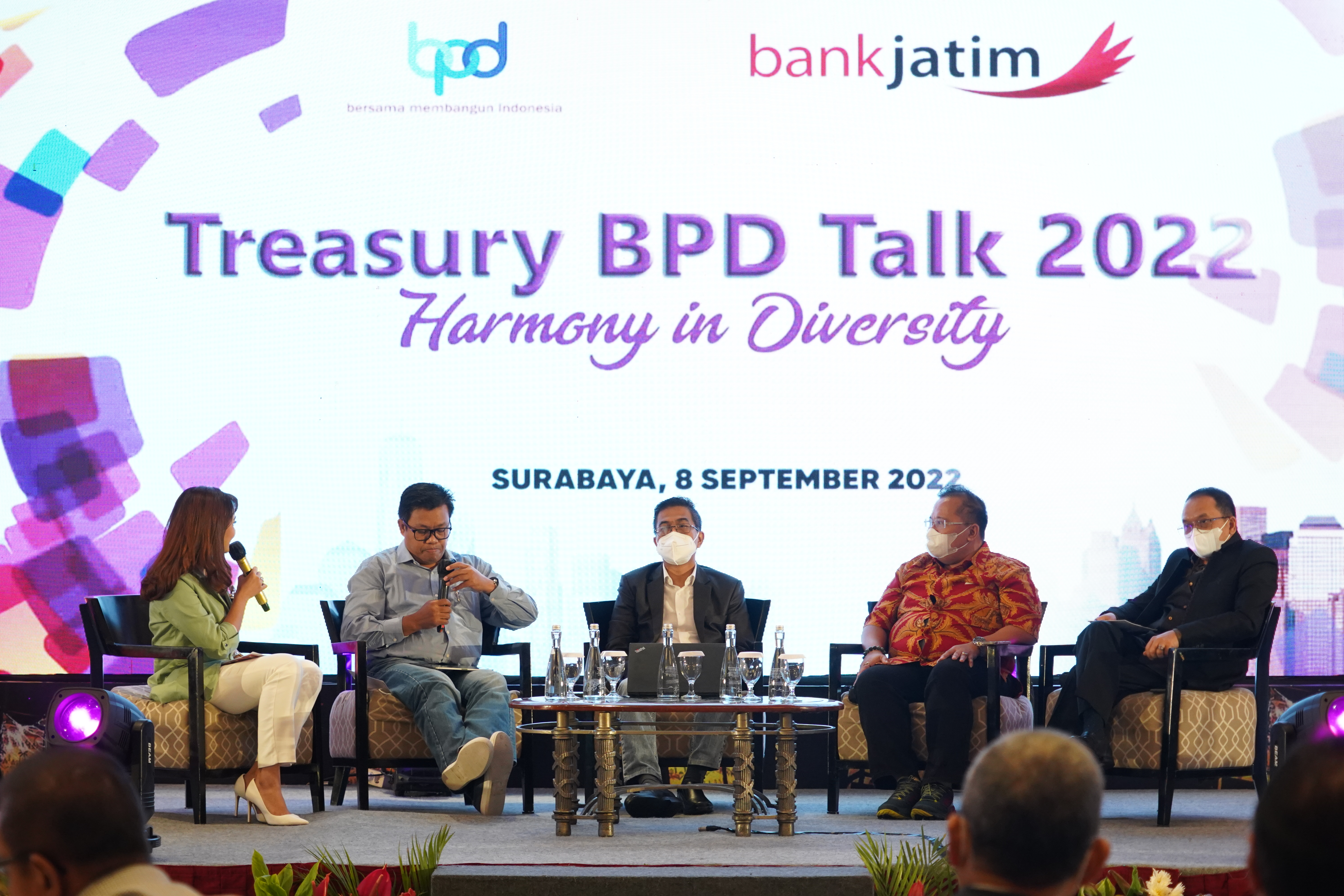 
				Bank Jatim Gelar Treasury BPD Talk 2022		
