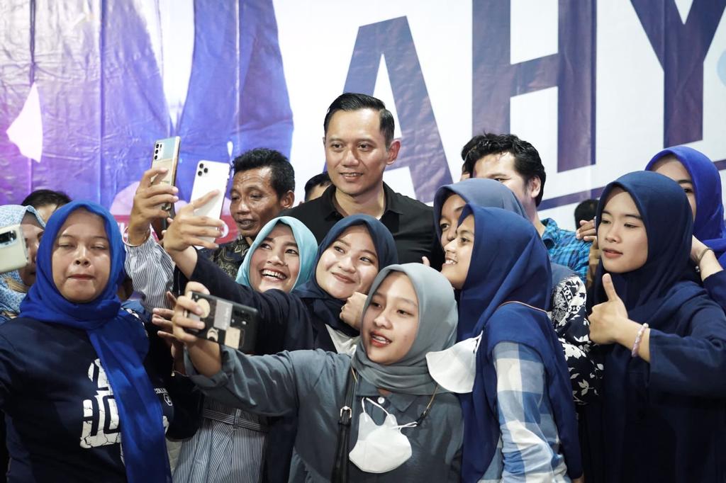 
				AHY Kumpulkan Wakil Rakyat Demokrat, Sikapi Kenaikan Harga BBM		