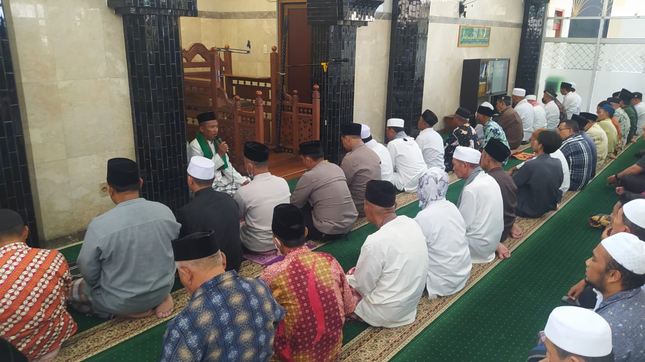 
				Doa Untuk Korban Kerusuhan Kanjuruhan Dari Polda Jatim		