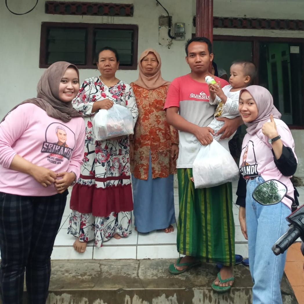 Thumbnail
				Relawan Srikandi Ganjar Bantu Korban Bencana Angin Puting Beliung Pasuruan		 
				Relawan Srikandi Ganjar Bantu Korban Bencana Angin Puting Beliung Pasuruan