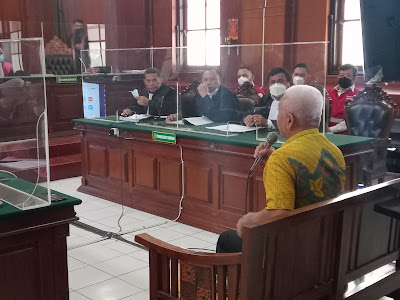 
				Sidang Robot Trading Viral Blast, Ahli Pidana Sebut Dakwaan Jaksa Cacat Hukum		