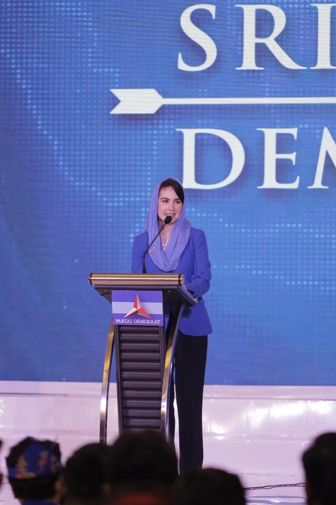 Thumbnail
				Annisa Pohan Lantik Arumi Bachsin Sebagai Ketua Srikandi Demokrat Jatim		 
				Annisa Pohan Lantik Arumi Bachsin Sebagai Ketua Srikandi Demokrat Jatim