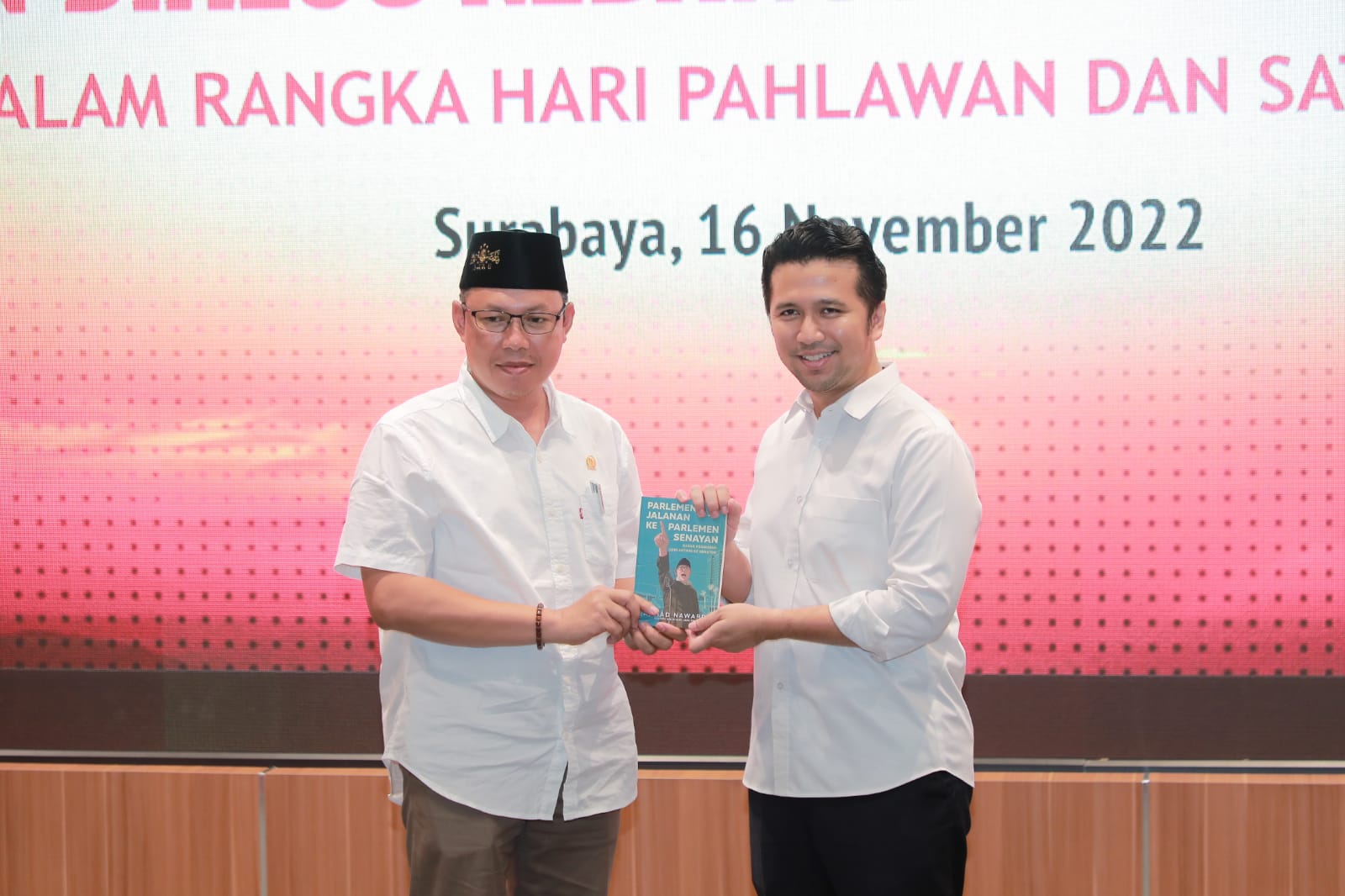 
				Bedah Buku, Wagub Emil Ajak Mahasiswa Bangun Balance Of Knowledge		