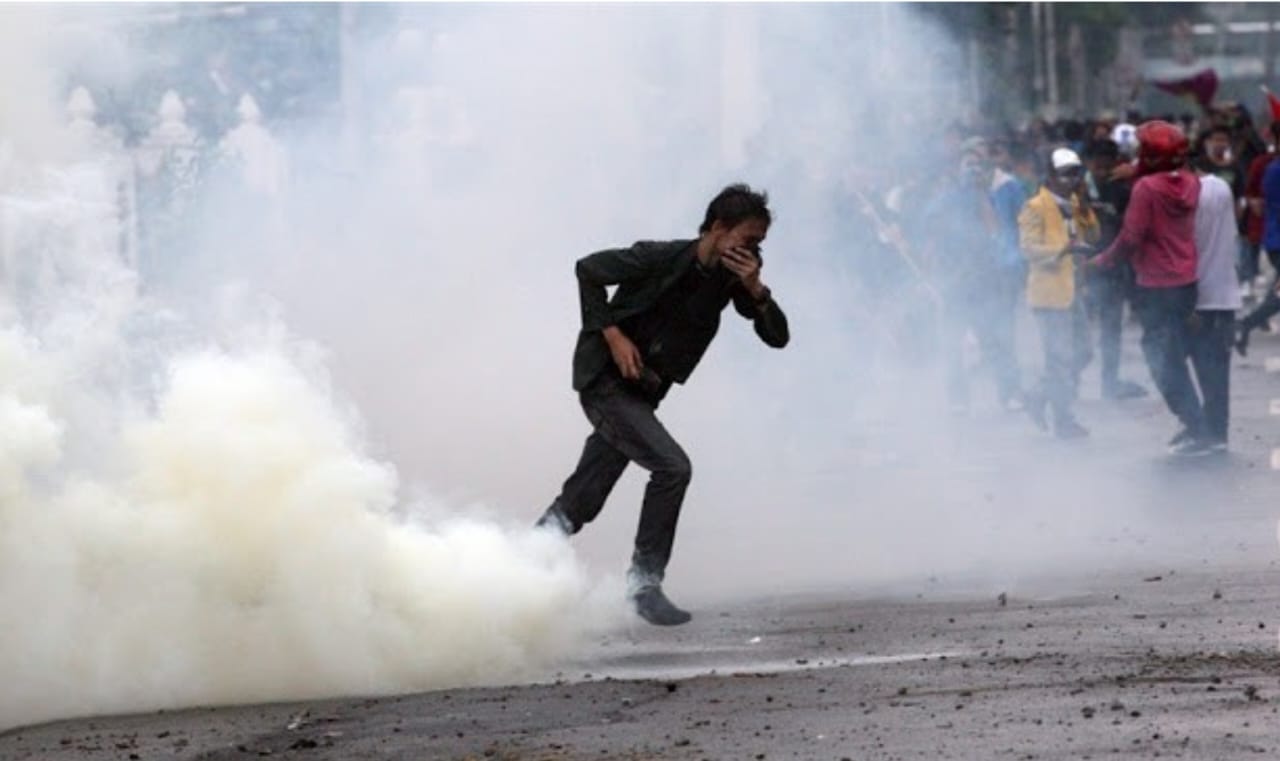 
				Ahli Kimia : Gas Air mata Tidak Menyebabkan Kematian		