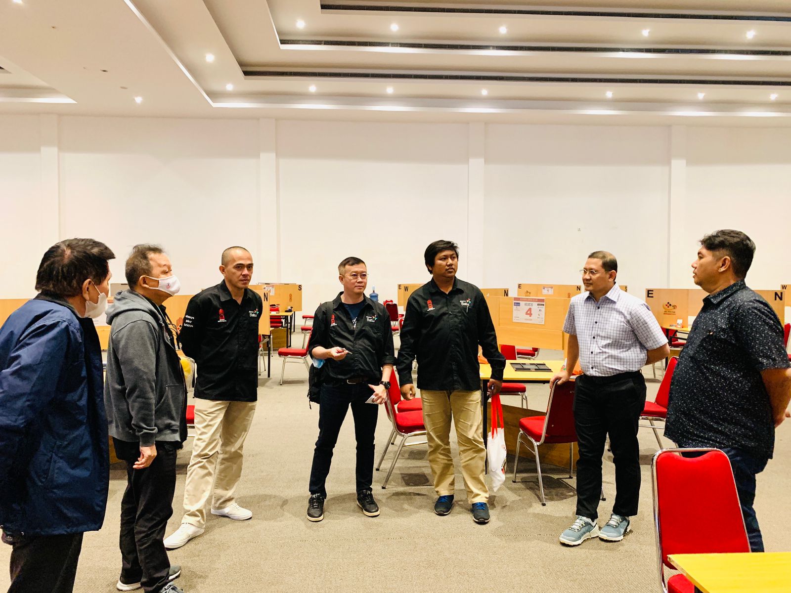 
				Nggak Ada Capeknya, Dari Melbourne Ketum Gabsi Jatim Beri Motivasi Atlet Kejurnas Bridge-53 Di Solo		