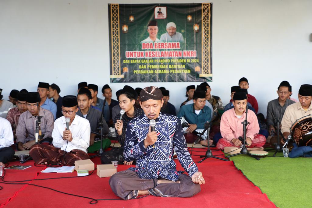 Thumbnail
				Relawan Gus-Gus Pendukung Ganjar Gandeng Santri-Alumni Rehabilitasi Asrama Ponpes di Tulungagung		 
				Relawan Gus-Gus Pendukung Ganjar Gandeng Santri-Alumni Rehabilitasi Asrama Ponpes di Tulungagung