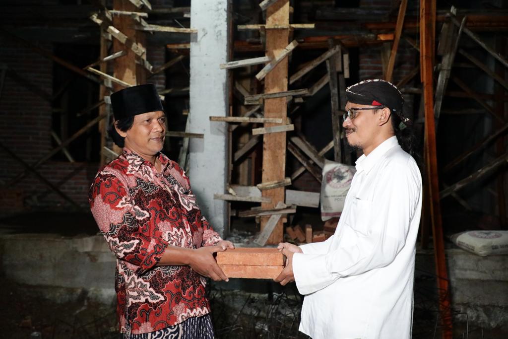 Thumbnail
				Jaring Aspirasi Ponpes, Relawan GGN Pendukung Ganjar Bantu Pembangunan Asrama di Trenggalek		 
				Jaring Aspirasi Ponpes, Relawan GGN Pendukung Ganjar Bantu Pembangunan Asrama di Trenggalek