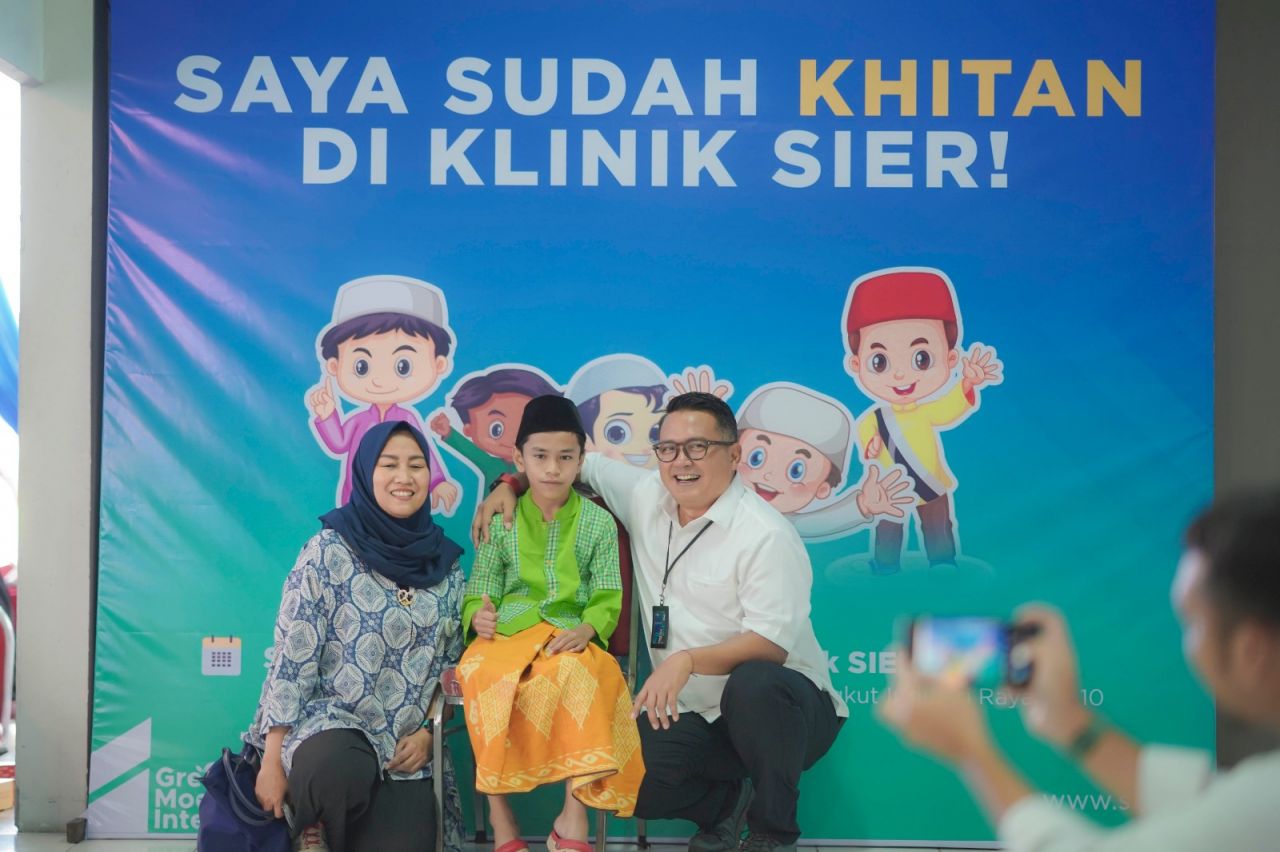 HUT ke-49, SIER Gelar Khitan Massal yang Diikuti 100 Anak