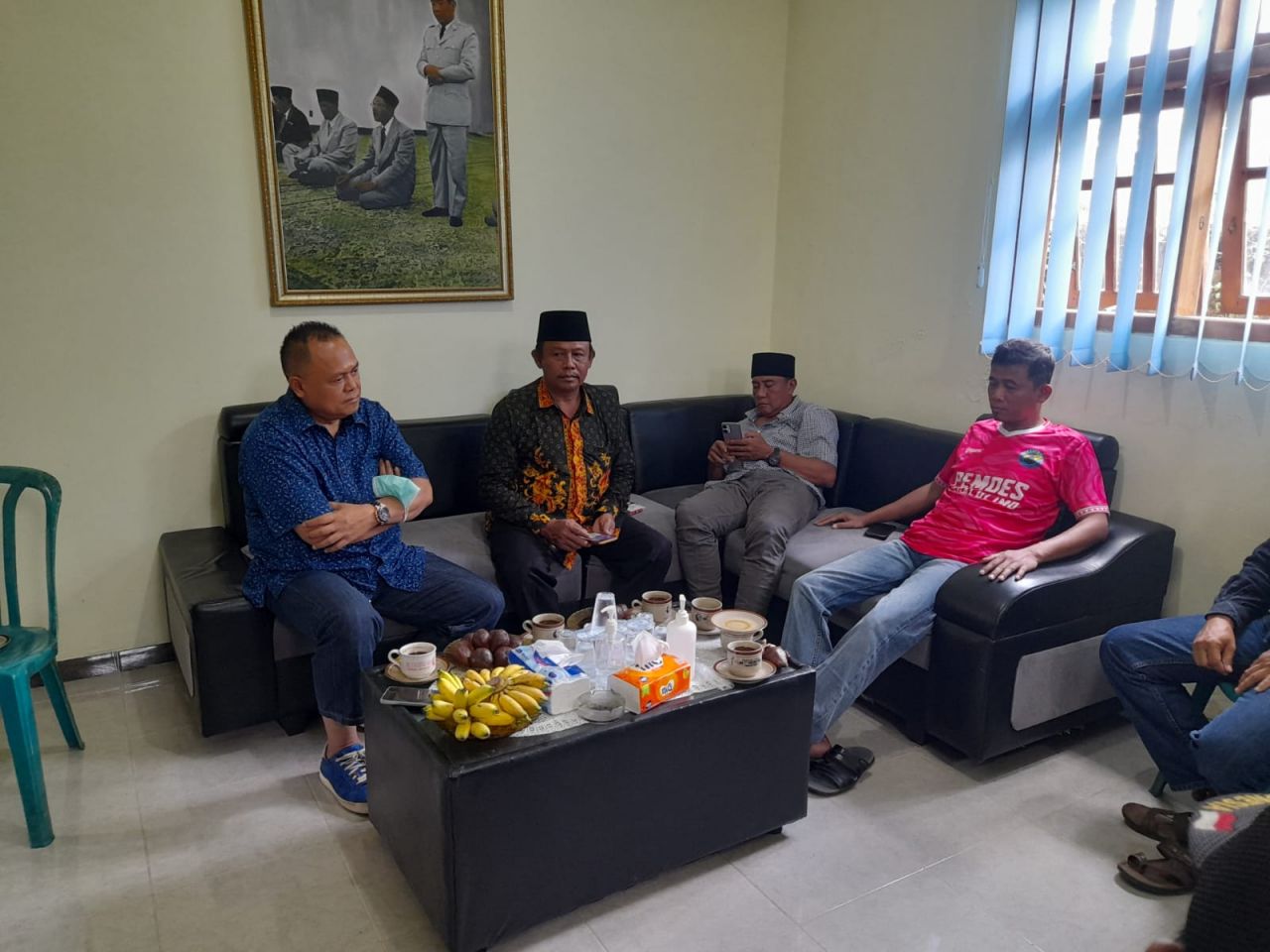 ThumbnailKunjungi Warga Di Banyuwangi, dr Agung Mulyono Didoakan Terpilih Kembali Kunjungi Warga Di Banyuwangi, dr Agung Mulyono Didoakan Terpilih Kembali