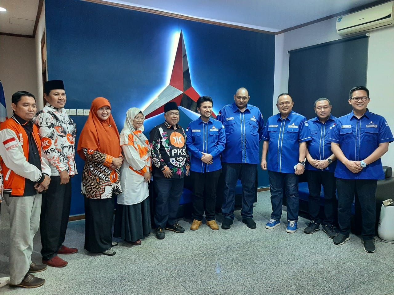 ThumbnailPartai Pendukung Anies Baswedan Di Jatim Rapatkan Barisan, Emil Dardak : Kita Solid Partai Pendukung Anies Baswedan Di Jatim Rapatkan Barisan, Emil Dardak : Kita Solid