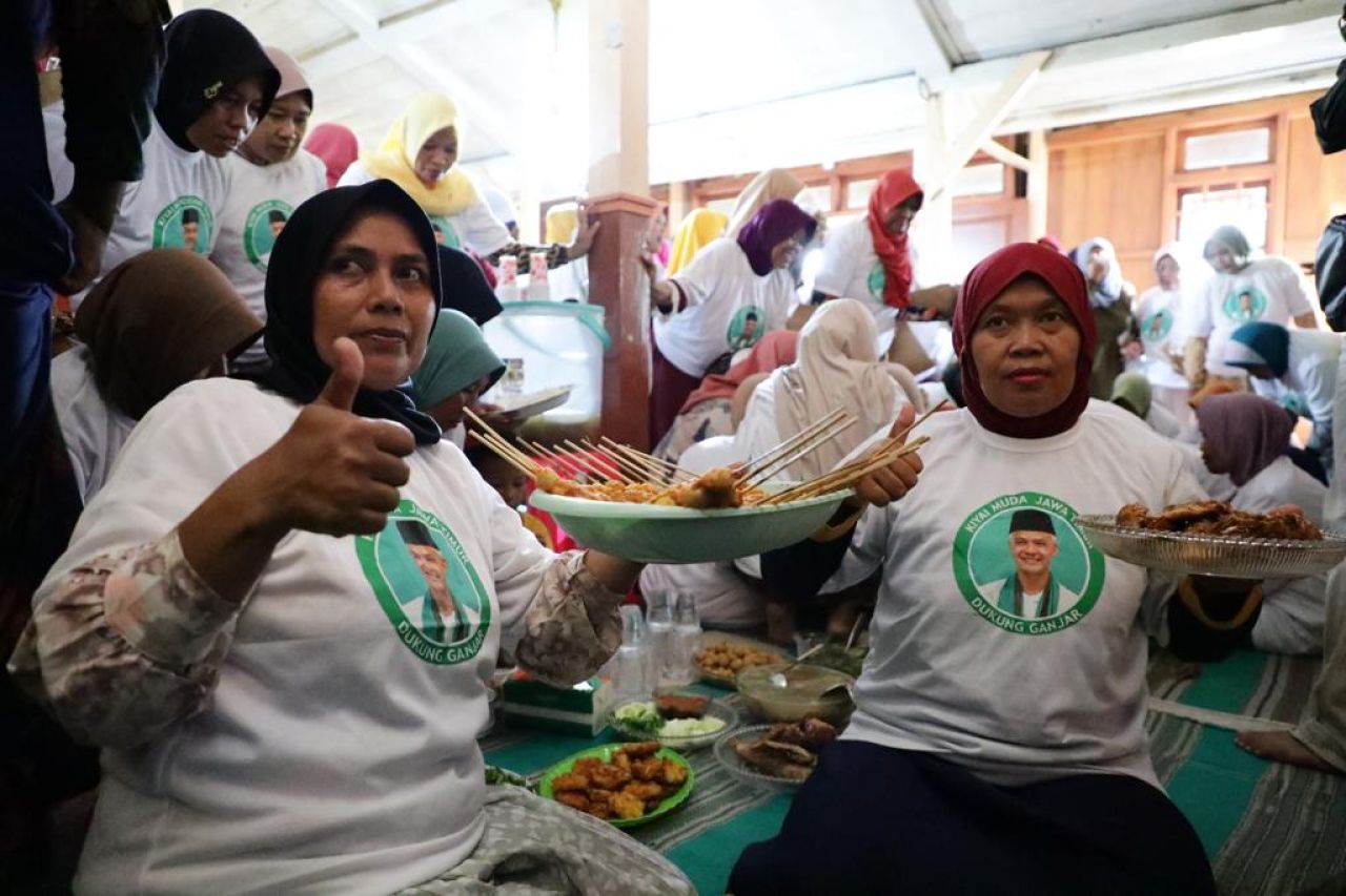 ThumbnailKyai Muda Dukung Ganjar Gelar Festival Kuliner Nusantara di Tuban Kyai Muda Dukung Ganjar Gelar Festival Kuliner Nusantara di Tuban