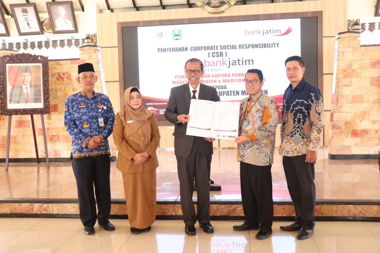 Bank Jatim Peduli Berikan Bantuan CSR Pembangunan Gapura Perbatasan Kabupaten Magetan