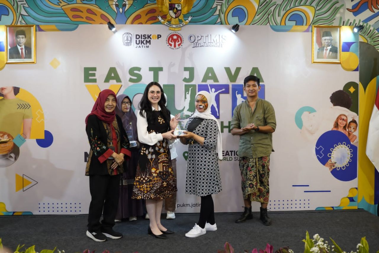 ThumbnailDorong Tumbuhnya Wirausaha Baru Kelompok Milenial, Diskop Dan UKM - Dekranasda Jatim Gelar Workshop Usaha Kekinian Dorong Tumbuhnya Wirausaha Baru Kelompok Milenial, Diskop Dan UKM - Dekranasda Jatim Gelar Workshop Usaha Kekinian