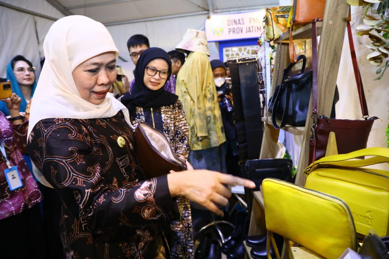 ThumbnailGubernur Khofifah Ajak Kepala Daerah Bersinergi Guna Percepatan Penurunan Kemiskinan Ekstrim dan Stunting di Jatim Gubernur Khofifah Ajak Kepala Daerah Bersinergi Guna Percepatan Penurunan Kemiskinan Ekstrim dan Stunting di Jatim