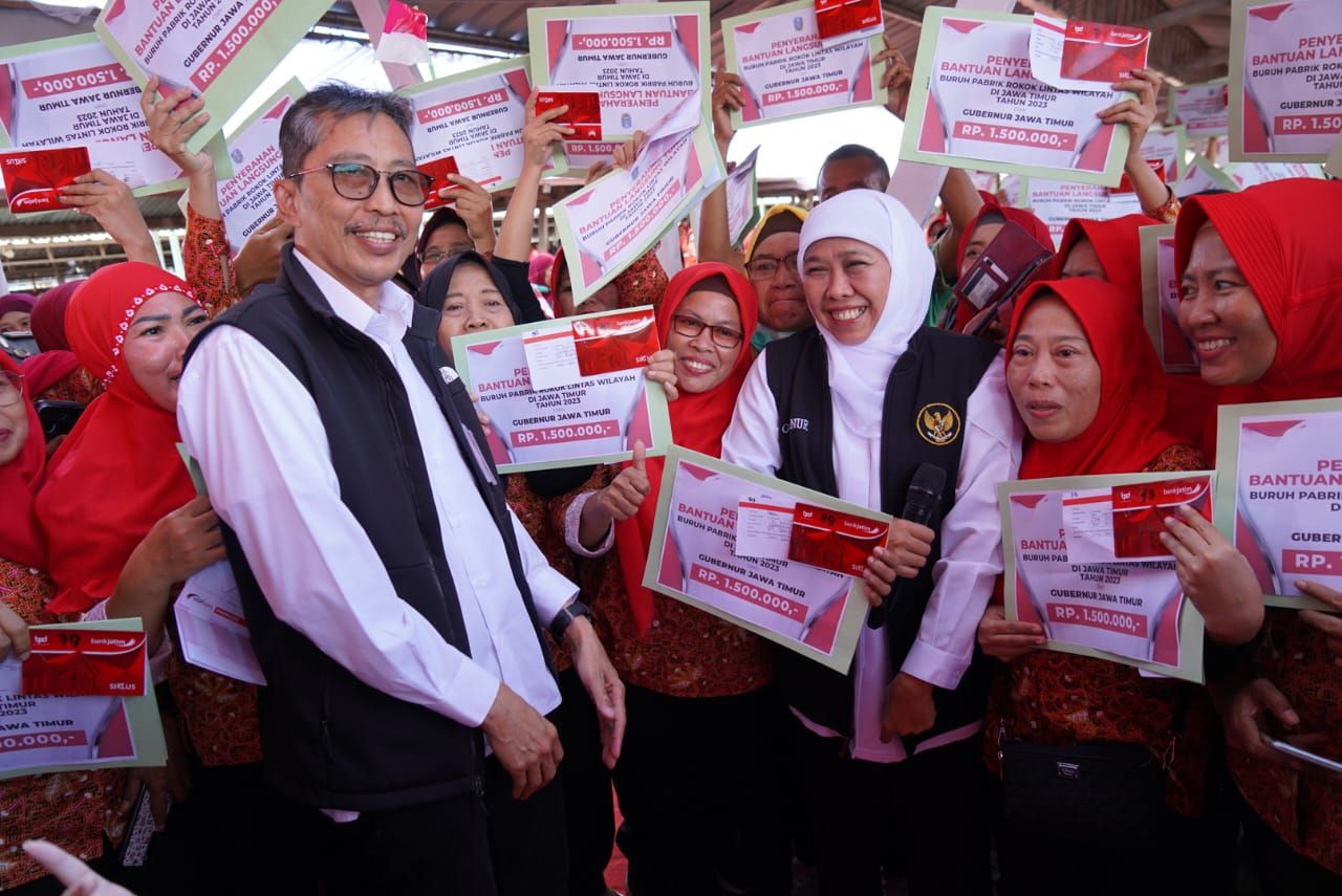 Peduli Buruh Pabrik, Pemprov Jatim Kolaborasi dengan Bank Jatim Salurkan Bantuan Langsung Tunai