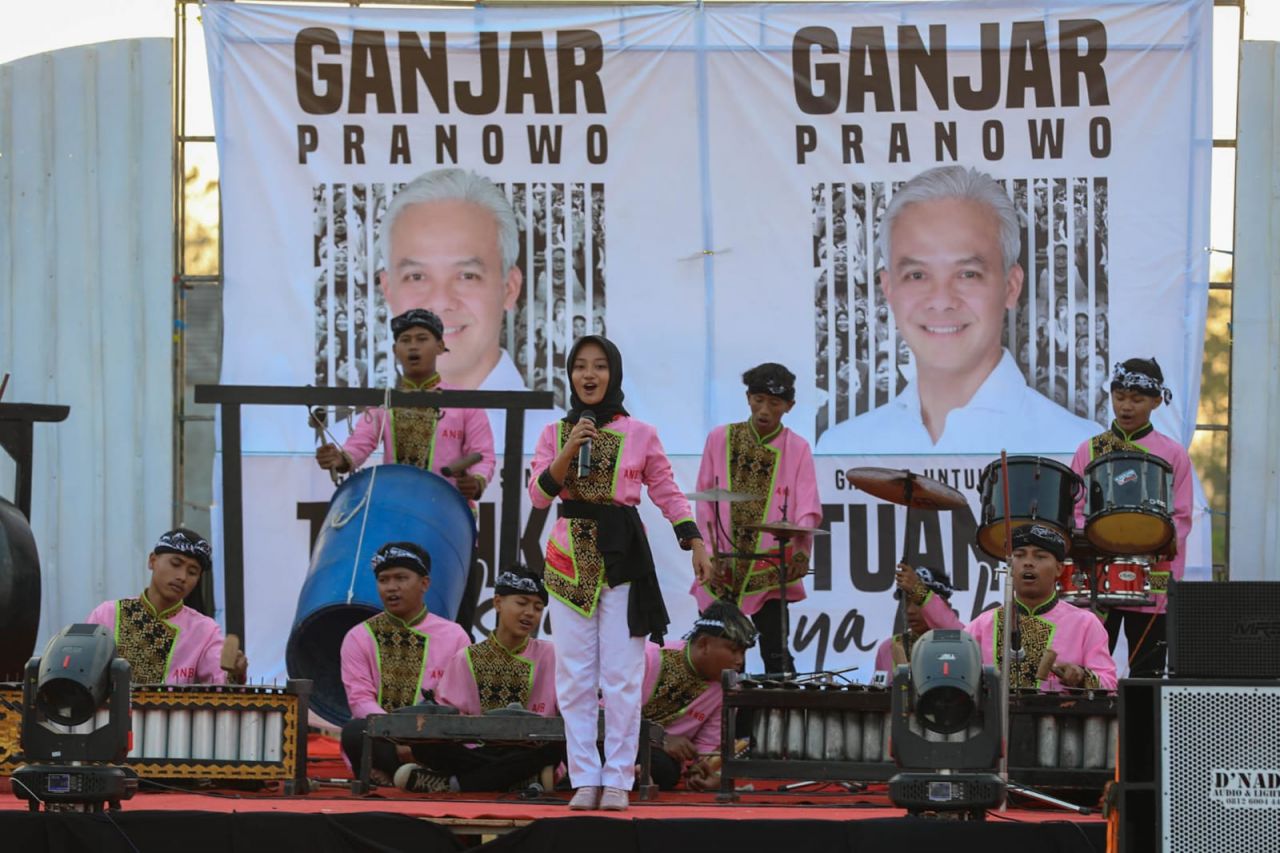 ThumbnailGanjar Ronggolawe Ubah Citra Tongklek dari Musik Sahur jadi Kesenian Khas Tuban Ganjar Ronggolawe Ubah Citra Tongklek dari Musik Sahur jadi Kesenian Khas Tuban