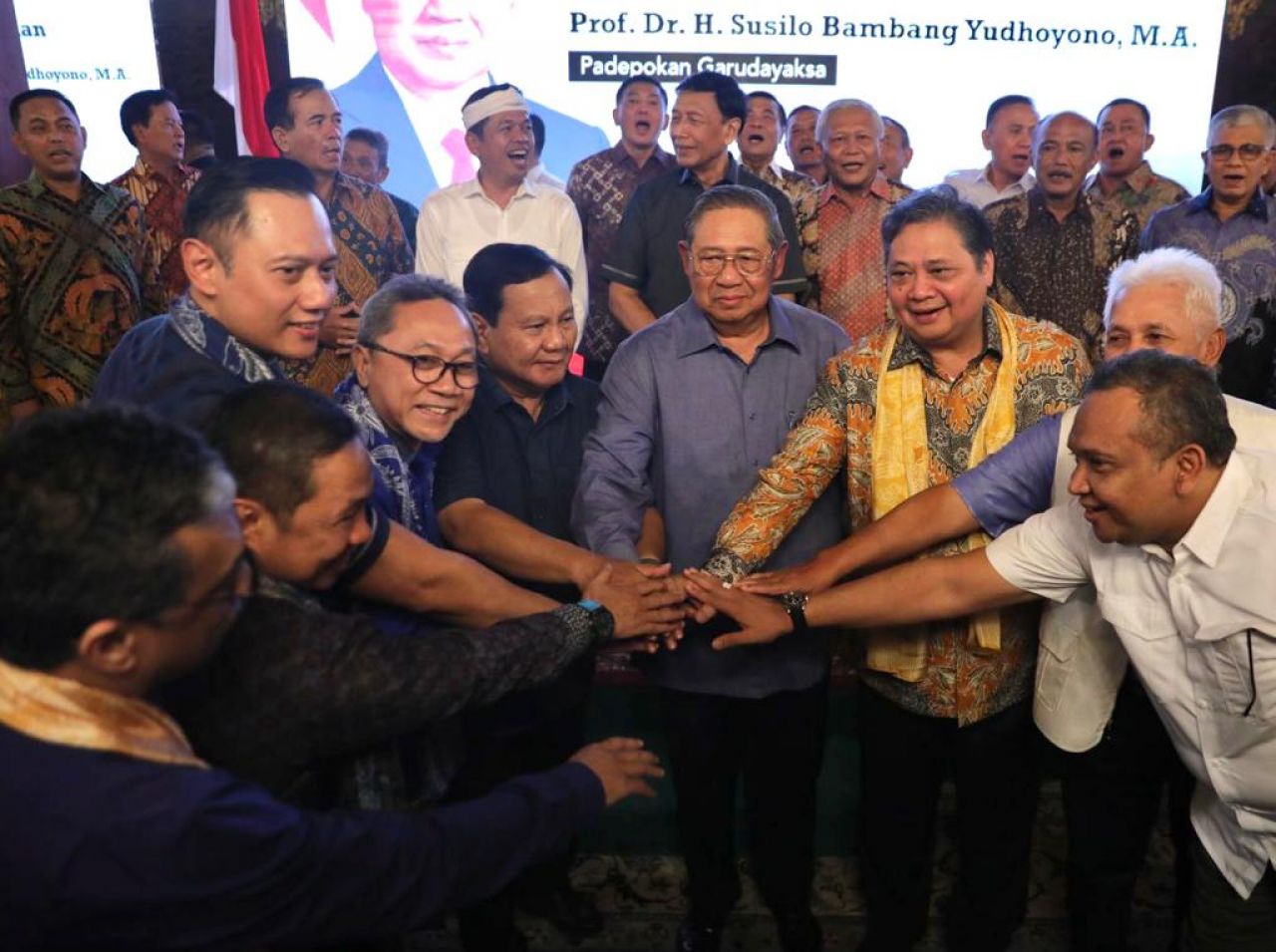 ThumbnailSetelah Menerima Prabowo di Cikeas, SBY dan AHY Sambangi Prabowo di Hambalang Setelah Menerima Prabowo di Cikeas, SBY dan AHY Sambangi Prabowo di Hambalang