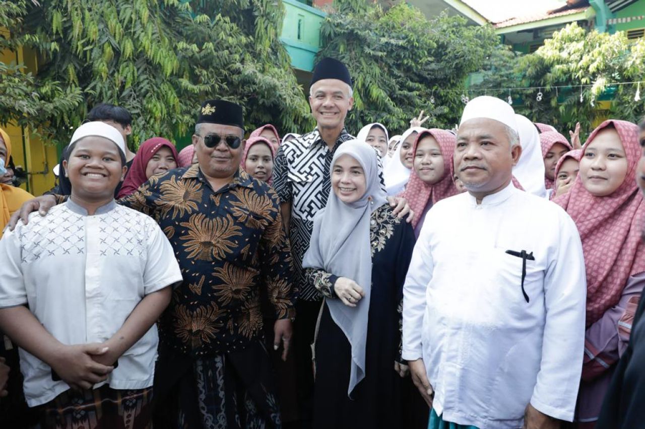 ThumbnailSilaturahmi ke Ponpes Nurul Islam, Ganjar Didoakan Jadi Presiden Indonesia Silaturahmi ke Ponpes Nurul Islam, Ganjar Didoakan Jadi Presiden Indonesia