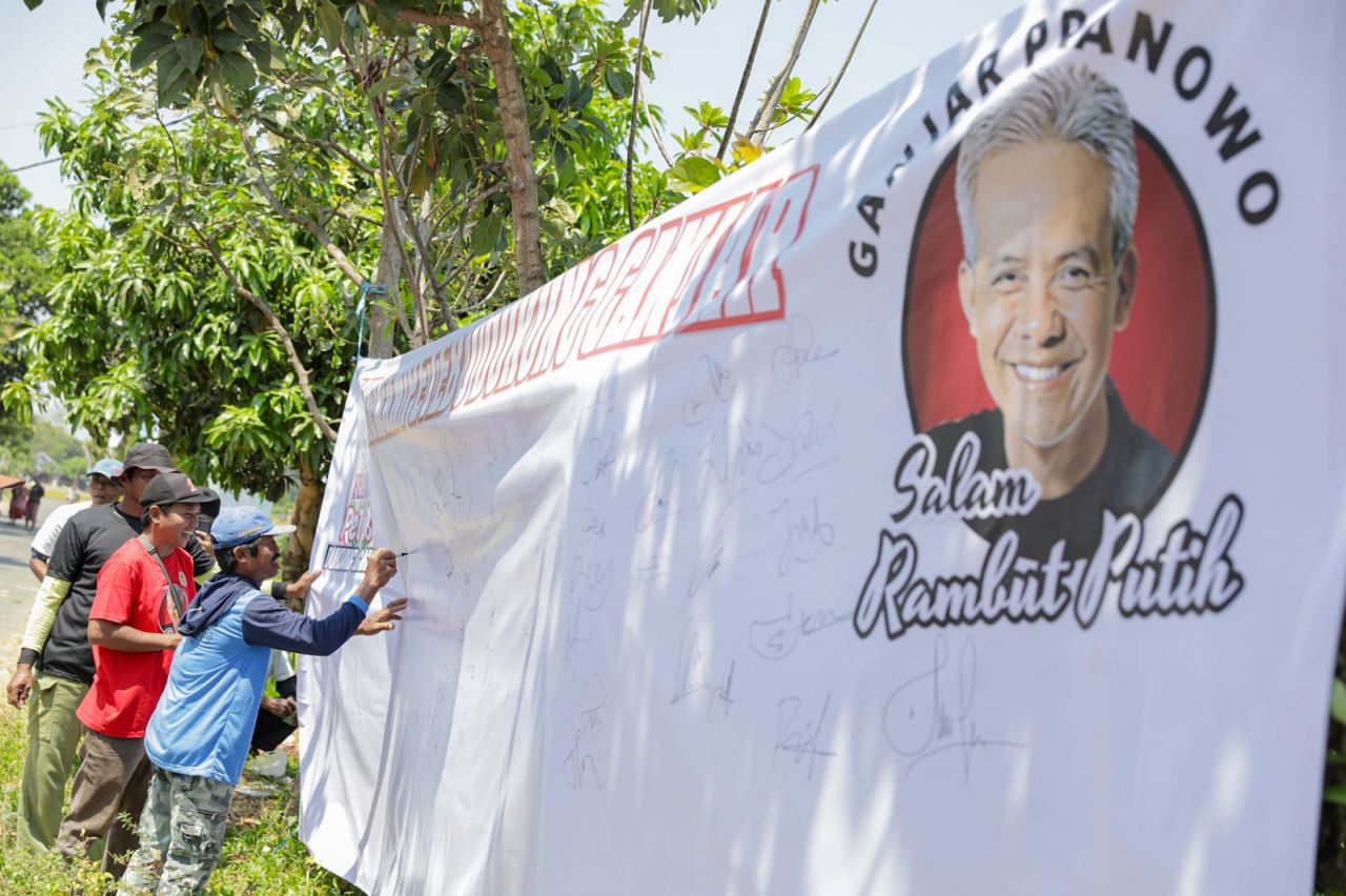 ThumbnailPetani Tebu Nganjuk Teken Tanda Tangan Dukung Ganjar Capres 2024 Petani Tebu Nganjuk Teken Tanda Tangan Dukung Ganjar Capres 2024