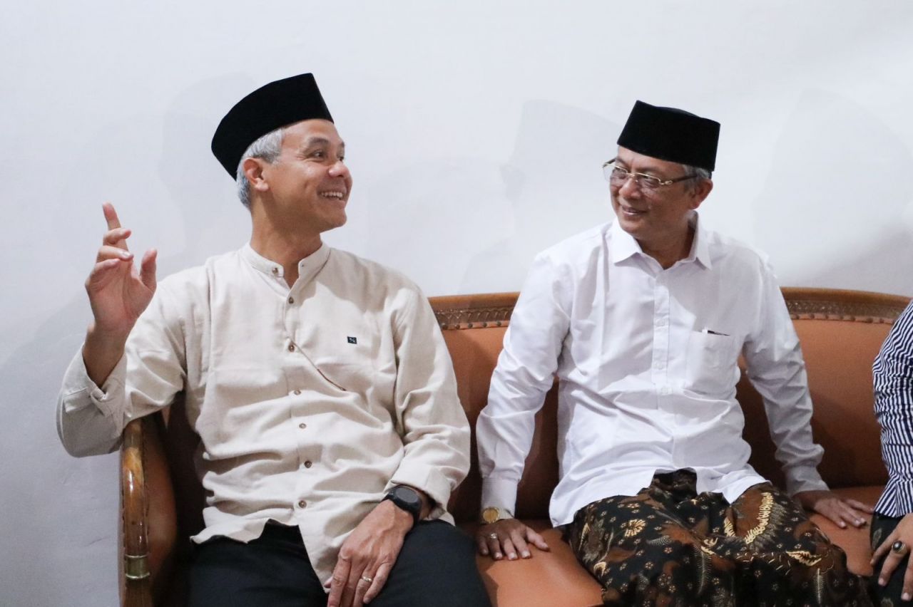 ThumbnailSambangi Ponpes Al Hikam, Ganjar Kenang Sosok Kiai Hasyim Muzadi Sambangi Ponpes Al Hikam, Ganjar Kenang Sosok Kiai Hasyim Muzadi