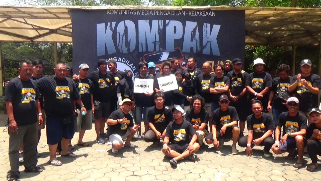 Family Gathering 2023, Dua Jurnalis KOMPAK Raih Hadiah Umroh