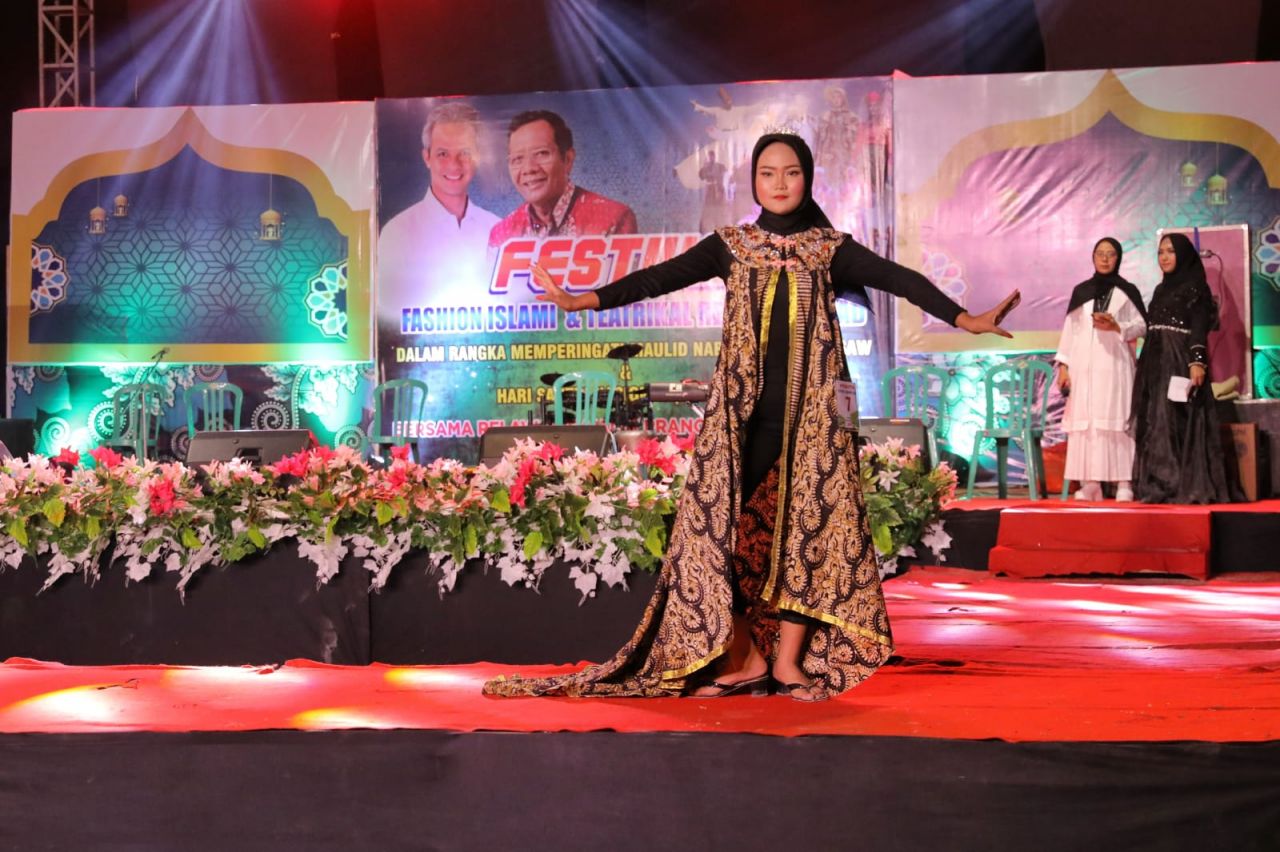 ThumbnailPertahankan Budaya Islam Nusantara, Ganjar Ronggolawe Gelar Festival Fashion Islam di Tuban Pertahankan Budaya Islam Nusantara, Ganjar Ronggolawe Gelar Festival Fashion Islam di Tuban