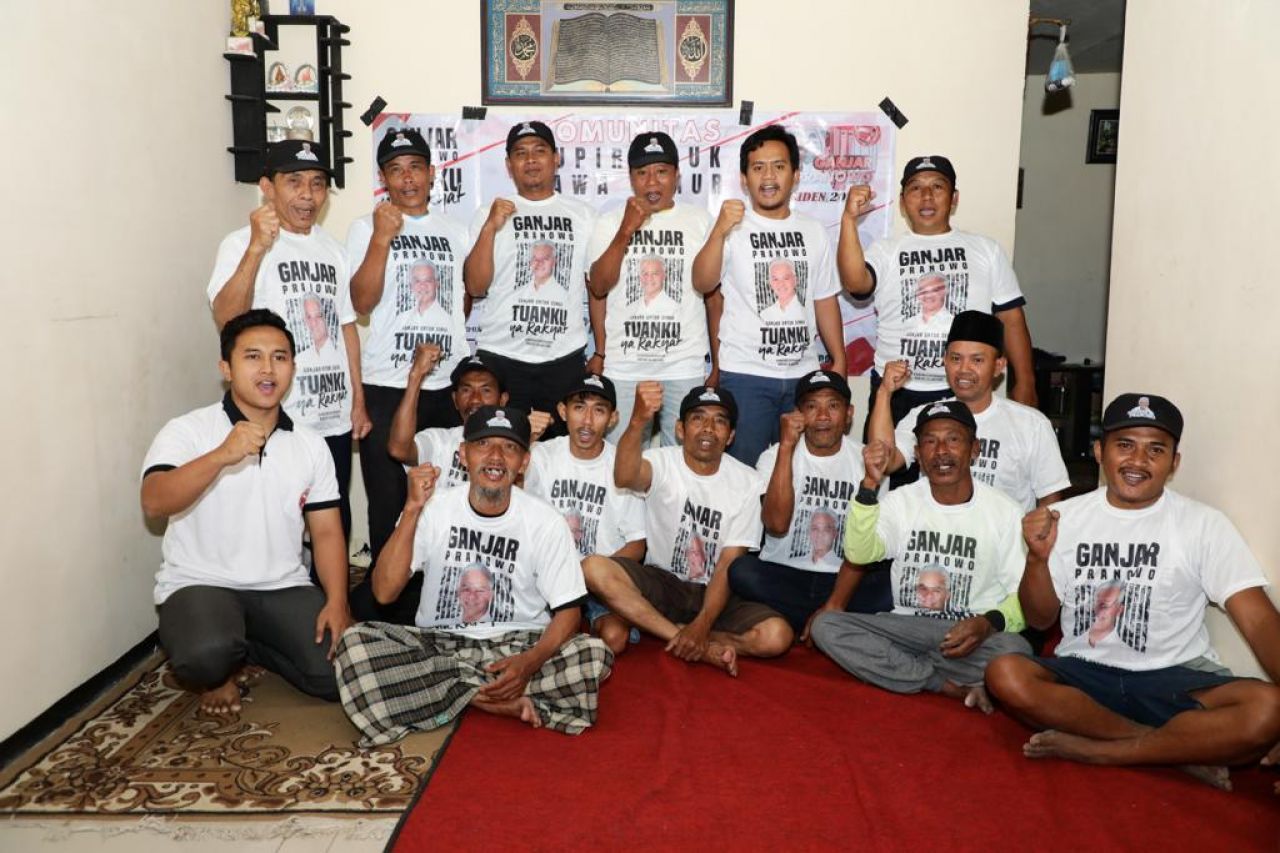 ThumbnailSopir di Pasuruan Dukung Ganjar-Mahfud: Terbukti Bereskan Pungli dan Antikorupsi Sopir di Pasuruan Dukung Ganjar-Mahfud: Terbukti Bereskan Pungli dan Antikorupsi