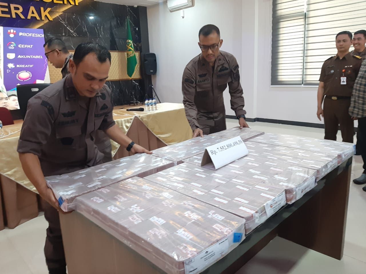 Kejari Tanjung Perak Terima Kerugian Negara Kasus Korupsi Rp 7,5 Miliar