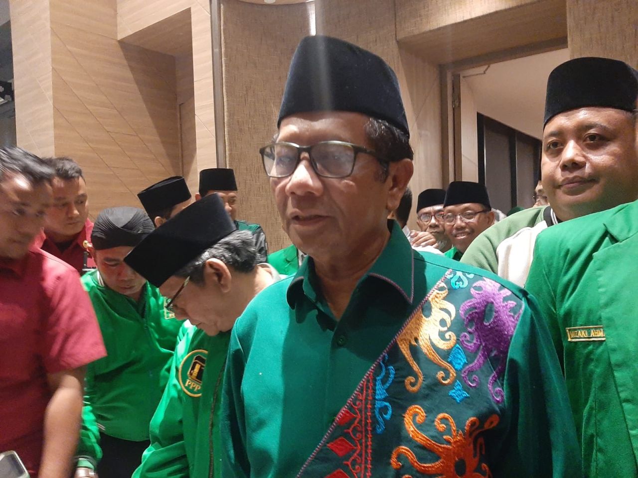 Minta Kader Partai Pendukung Turun ke Masyarakat, Mahfud MD : Jangan Cuma Pasang Baliho