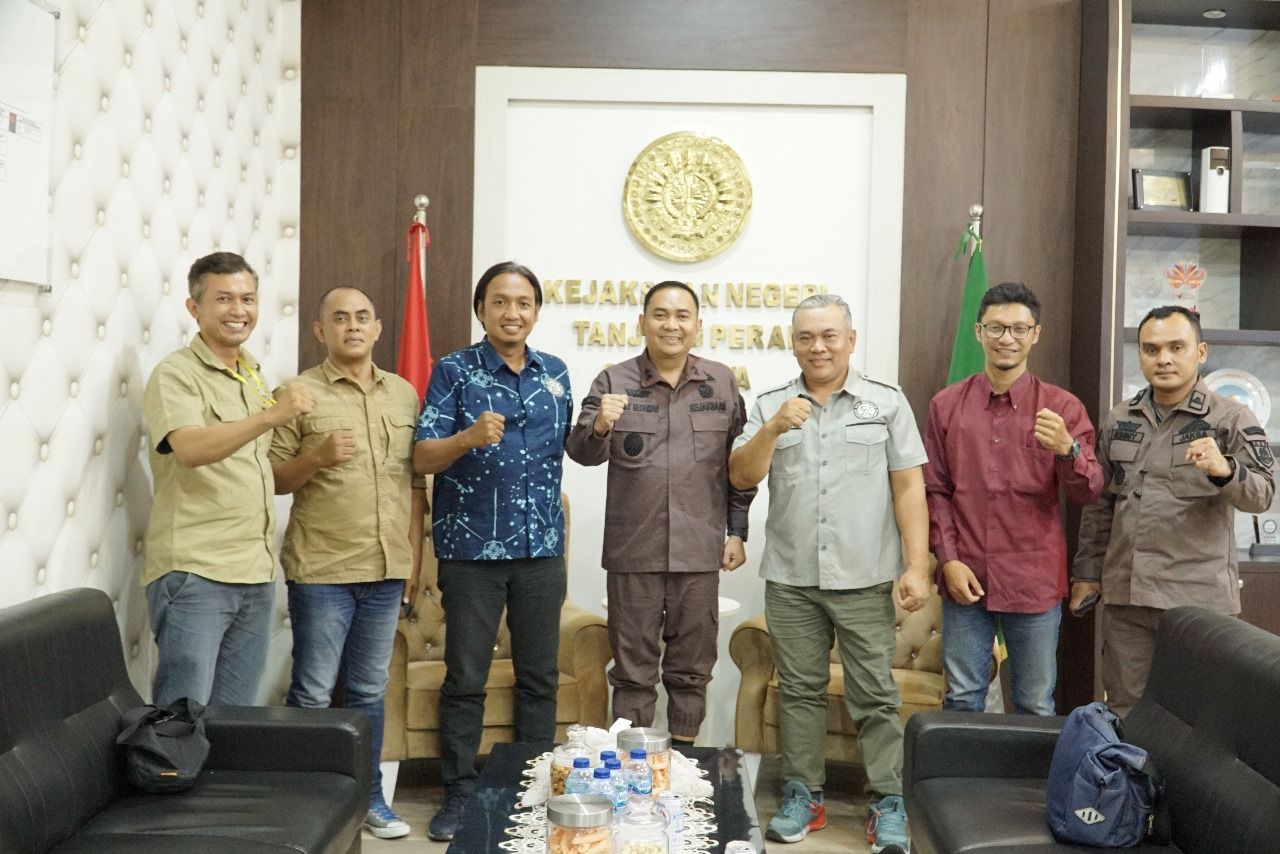 Jalin Sinergitas, Kajari Tanjung Perak Sambut Hangat Kunjungan KOMPAK