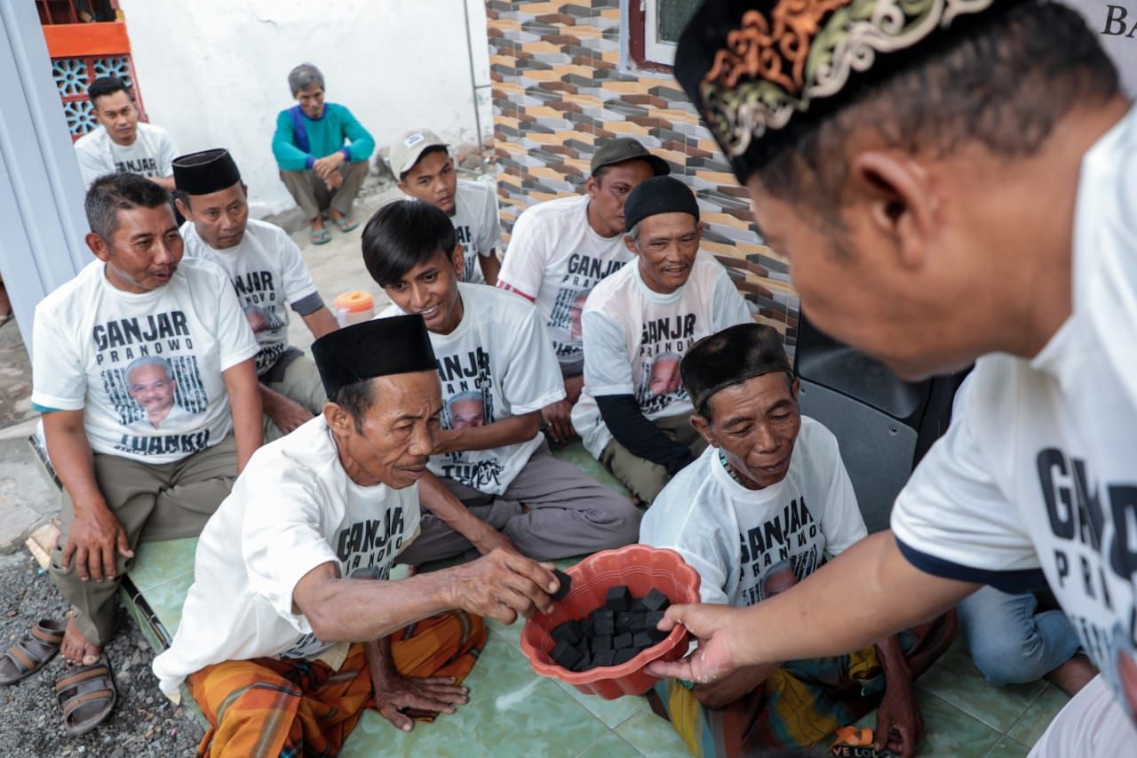 Ganjar Creasi Beri Kenalkan Biobriket sebagai Bahan Bakar Alternatif di Probolinggo