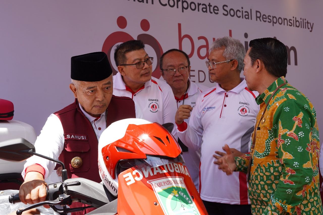 Bank Jatim Serahkan CSR Sepeda Ambulans ke RSUD Kanjuruhan