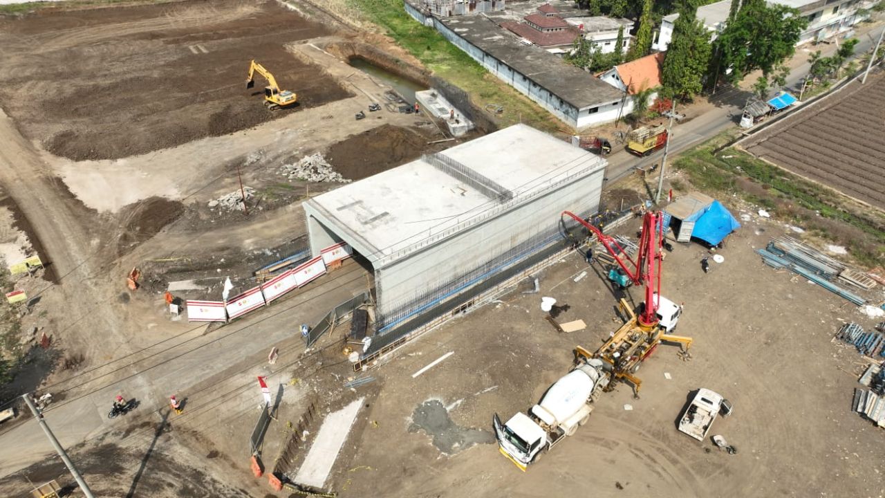 ThumbnailJasa Marga Himpun Kredit Rp 7,3 Triliun Untuk Bangun Tol Probolinggo-Banyuwangi Jasa Marga Himpun Kredit Rp 7,3 Triliun Untuk Bangun Tol Probolinggo-Banyuwangi