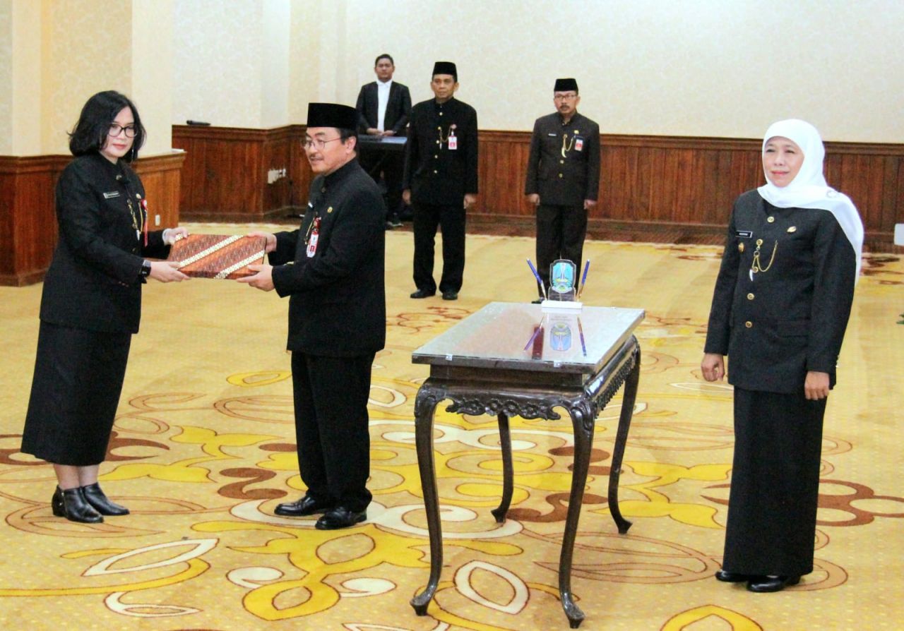 ThumbnailCita Rosita Gantikan Joni Wahyuhadi Pimpin RSUD Dr Soetomo Cita Rosita Gantikan Joni Wahyuhadi Pimpin RSUD Dr Soetomo