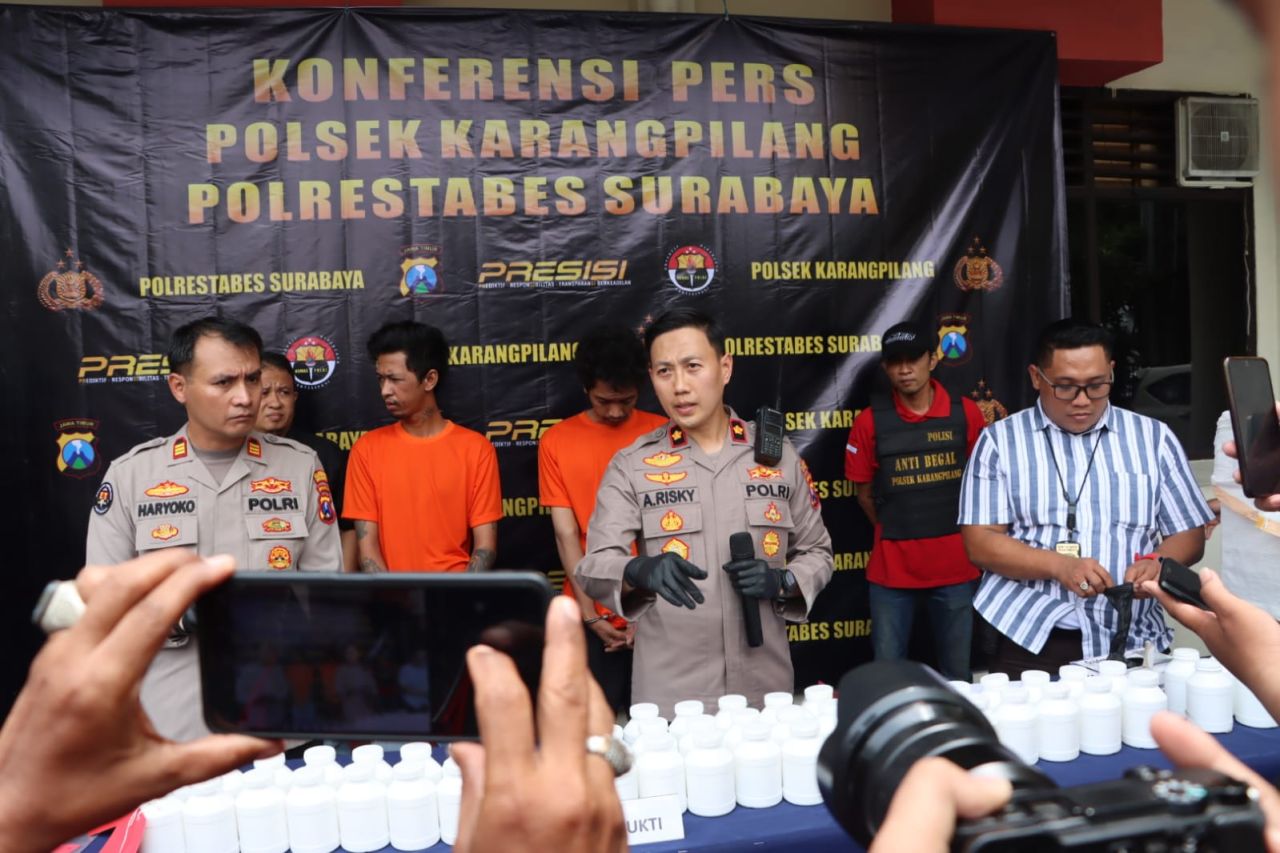 Polisi Amankan Dua Kurir Narkoba di Surabaya, Ribuan Butir Pil Koplo Disita