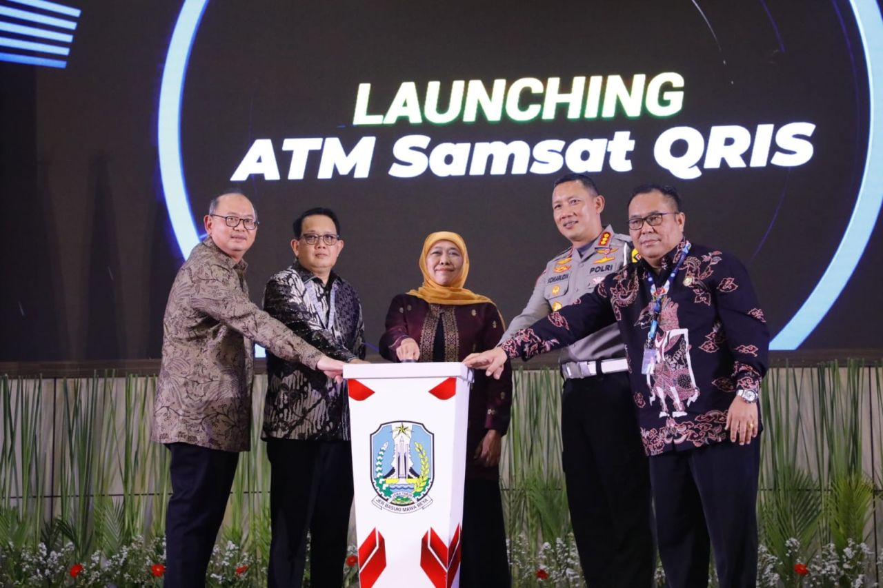 ThumbnailKhofifah Launching ATM Samsat QRIS Pada HUT ke - 61 Bapenda Jatim Khofifah Launching ATM Samsat QRIS Pada HUT ke - 61 Bapenda Jatim