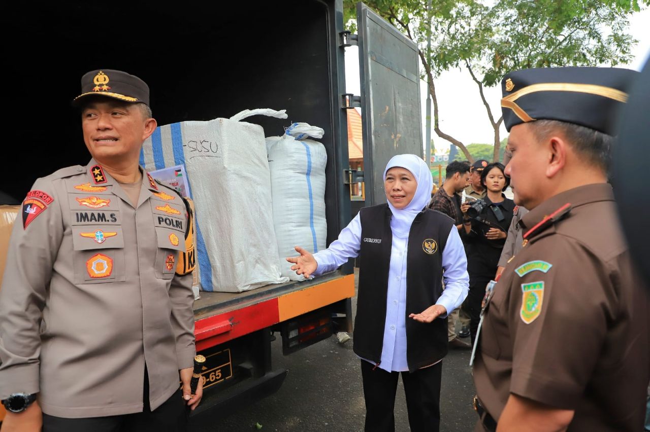 Khofifah Lepas 81 Truk Bantuan Kemanusiaan Palestina