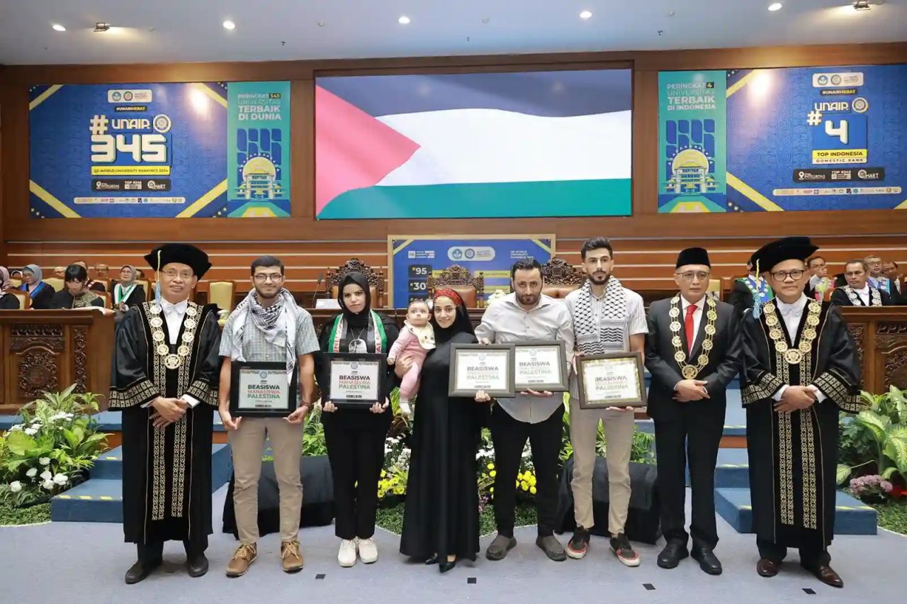 UNAIR Beri Beasiswa Kepada Lima Mahasiswa Asal Palestina