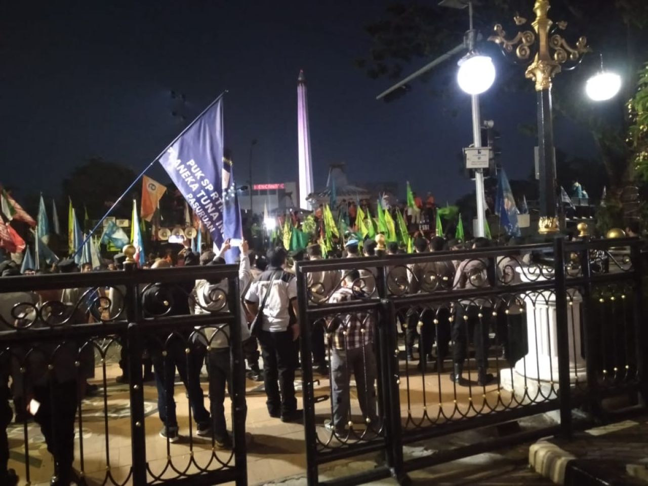 ThumbnailUMK Jatim 2024 Diteken Khofifah, ini Daftarnya.. UMK Jatim 2024 Diteken Khofifah, ini Daftarnya..