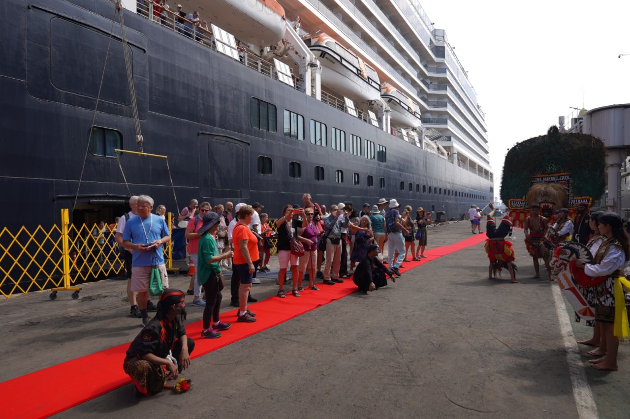 MS Wasterdam Kembali Sandar di Surabaya