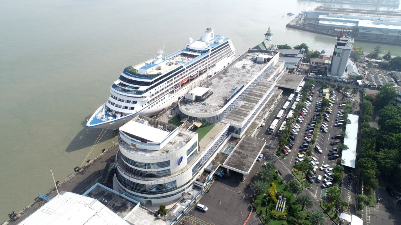 Cetak Sejarah, 2 Kapal Pesiar Sandar Bergantian di Tanjung Perak dalam 2 Hari