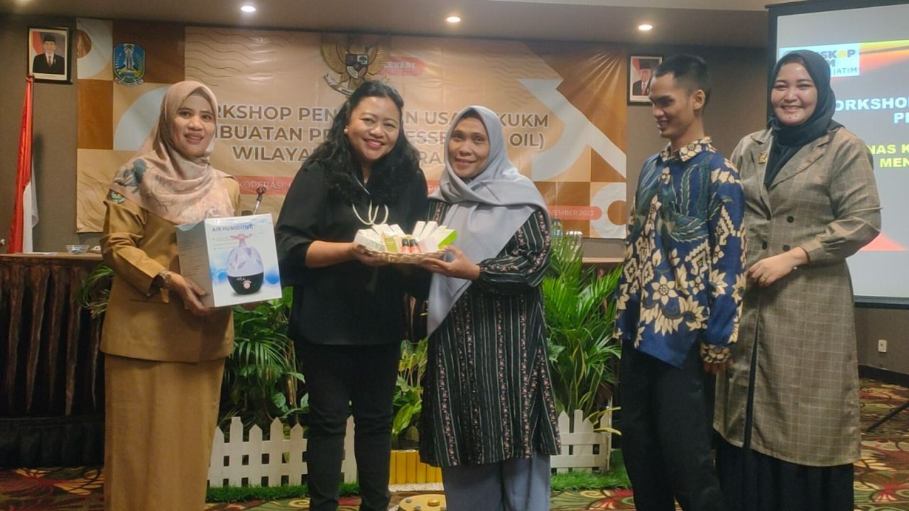 ThumbnailDiskop dan UKM Jatim Gelar Workshop Pembuatan Aroma Therapy Untuk Kelompok Disabilitas Diskop dan UKM Jatim Gelar Workshop Pembuatan Aroma Therapy Untuk Kelompok Disabilitas