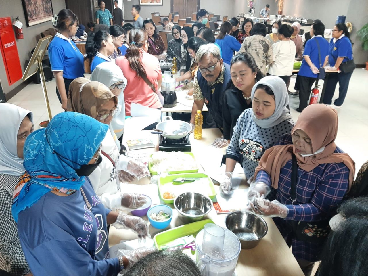 ThumbnailDiskop dan UKM Jatim Ajari Emak-Emak Membuat Produk Hokben Diskop dan UKM Jatim Ajari Emak-Emak Membuat Produk Hokben