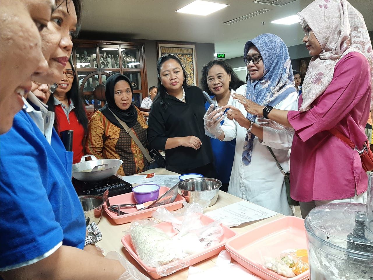 ThumbnailAgatha Ajak Emak-Emak Belajar Membuat Produk Hokben Agatha Ajak Emak-Emak Belajar Membuat Produk Hokben