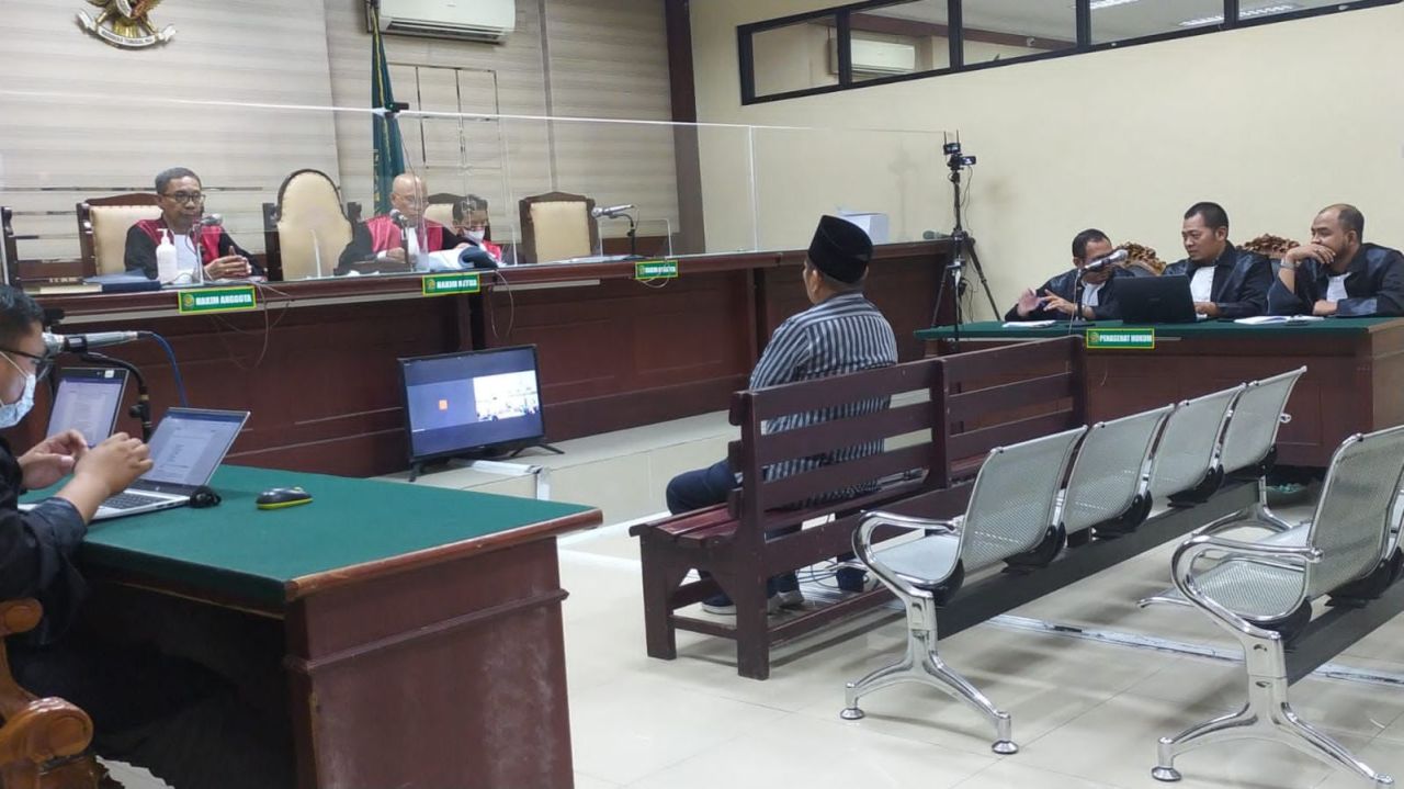Saiful Ilah saat sidang vonis di Pengadilan Tipikor Surabaya, Senin (11/12/2023). (Jatimviral.com)