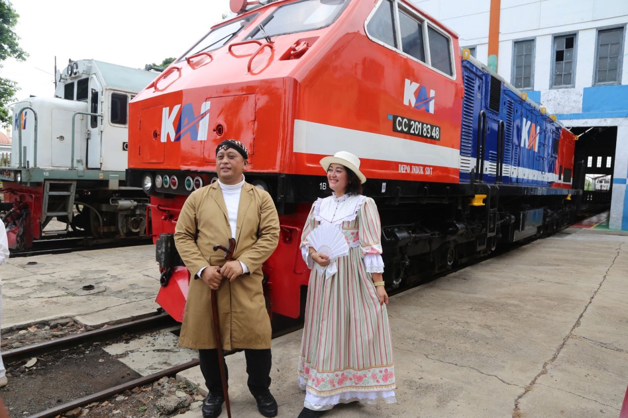Seabad Depo Sidotopo, Daop 8 Hadirkan Lokomotif "Livery Vintage" Merah dan Biru Lokomotif "livery Vintage" merah dan biru. (Dok KAI Daop 8)